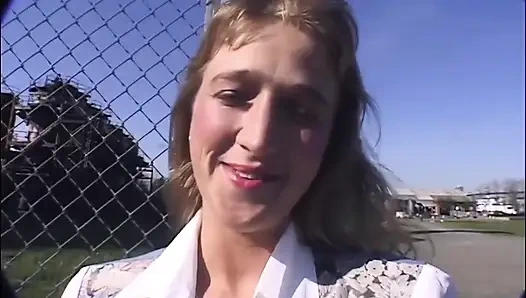 Kıllı azgın amatör ilk kez anal seks yapıyor Marcie