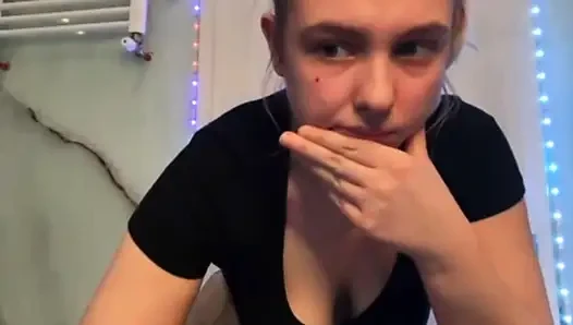 Squirting close up and fingering tight pussy with jucielussie