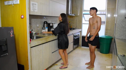 ÜVEY ANNE NOEL'DE ÜVEY OĞLUNU SIKIYOR.