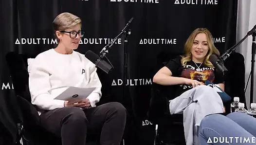 Gizelle Blanco ve Anna Claire Feromonları Bulutlar, Makaslama ve Çalı | Adult Time Podcast