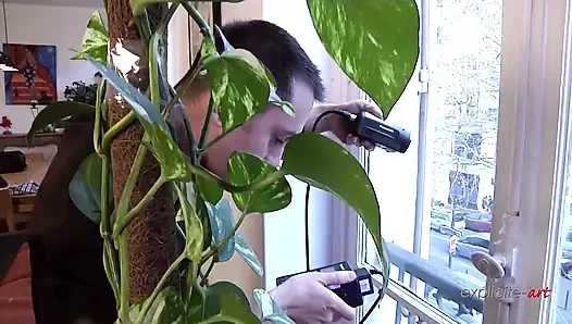 Güzel Fransız öğrenci baştan çıkarıyor ve ilk porno videosu