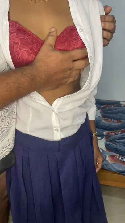 Hintli bakire kız öğrenci ilk kez anal seks yapıyor