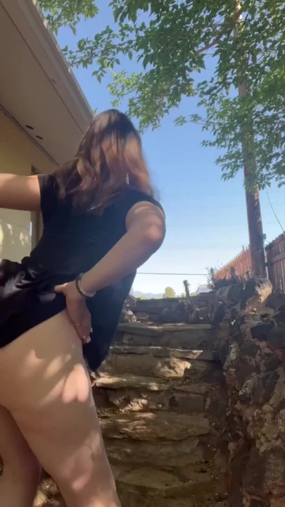 Эмоциональный момент из "Стриптиз горячей милфы"