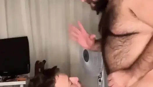 Beni özledi, onun yanında olmadığı için ona saygı duyayım diye beni cezalandırdı.