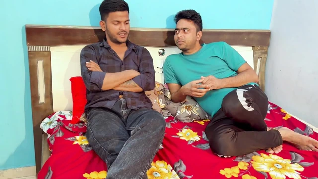 İki üvey erkek kardeş birlikte baldızla seks yapıyor