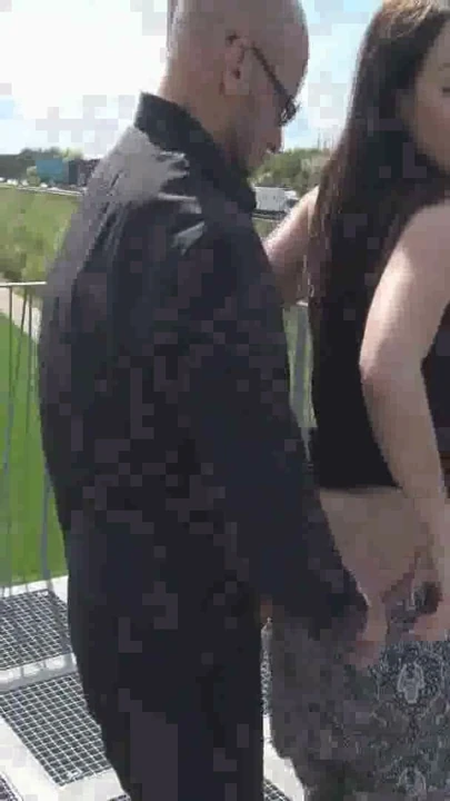 Emma Public Extreme Der Aussichtsturm | Clip 1