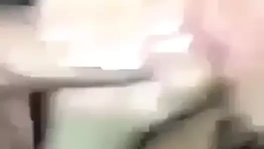 Bir yüz için onu okşayın