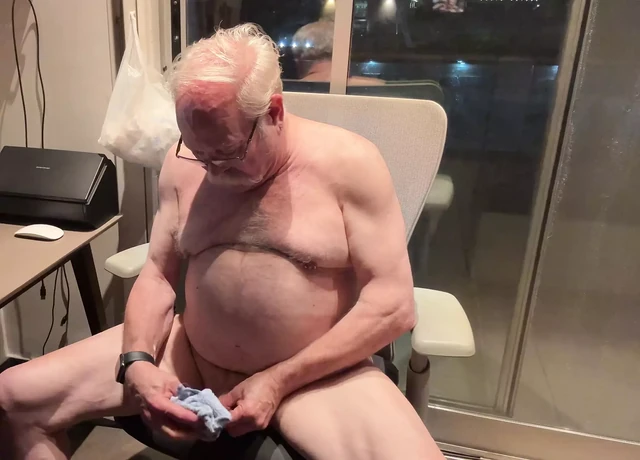 Почти беззвучный фильм, но не полностью.