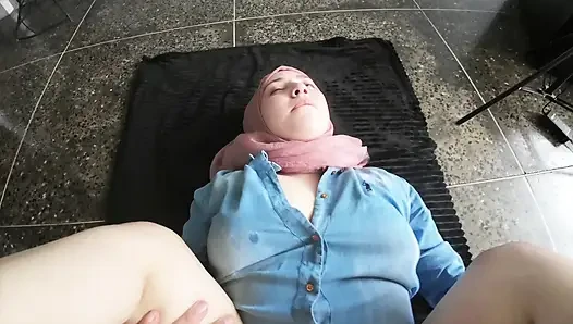 Arap seks tesettürlü, üvey kız kardeş Suudi lezzetli sikişiyor (bölüm ii)