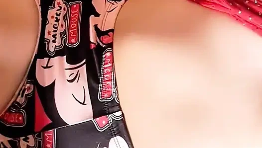 Üniversiteye gitmeden önce sabahları kendime dokunmayı seviyorum!