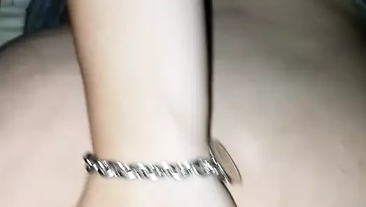 Kremsi harika götlü beyaz kız arkadan çekimler!