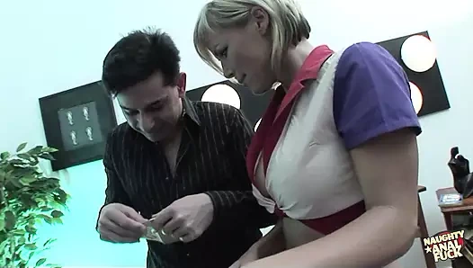 Sadece Avrupalı teslimat kızları istekli müşterilerine her iki deliklerini de verecek