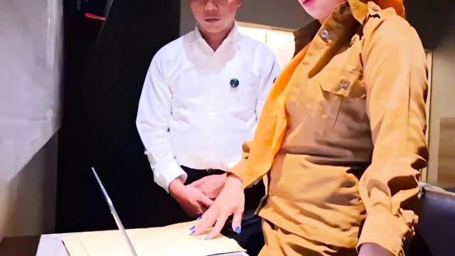 Toplantı raporu bittikten sonra iş arkadaşını sik