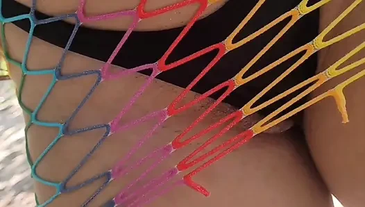 Deve tırnağı ile teşhirci evli kadın