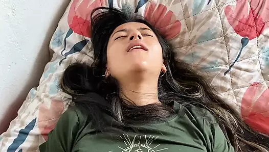 Latin kız kardeşinin en iyi arkadaşı bir kovboy kız gibi sürme (pov)