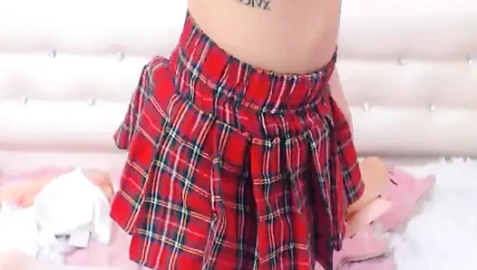 Esmer bebek kamerada kıçını çılgınca oynamak