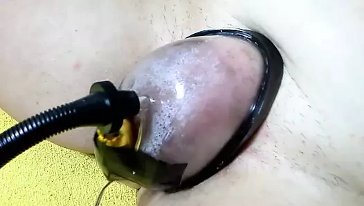 Doktor Nadia şişmiş amcığını pompalıyor