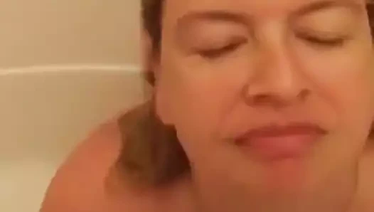 çiş sürtük karısı melissa (3984)