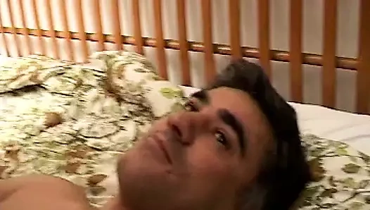 Büyük esmer çete çarptım ve çete çarptım alır