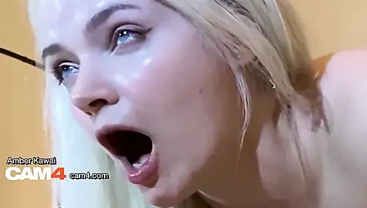 Sarışın Amber Kawai dolgun bir şekilde domalarak sikişiyor
