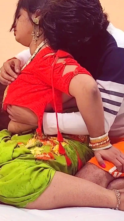 Üvey kız kardeşimi dölleme video sahnesiyle siktim.