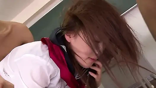 Minyon Asyalı üniversiteli kız grup dersi alıyor