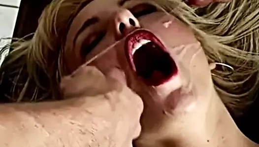 Mishi, yüzüne çifte darbe almak için arkaya yaslandı