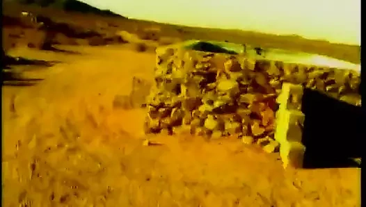 Mükemmel vücutlu genç kız tüm deliklerine sikiliyor ve sulu bir yüze boşalma alıyor