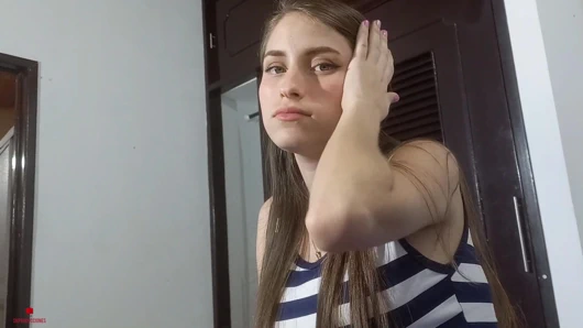 Masum yüzlü üvey kız kardeşim bana harika bir oral seks yapmasına izin vermemi istiyor