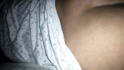 Maruja götünü gösteriyor