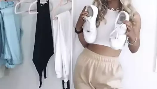 sarışın sürtük çalışıyor üzerinde daha fazla giysi