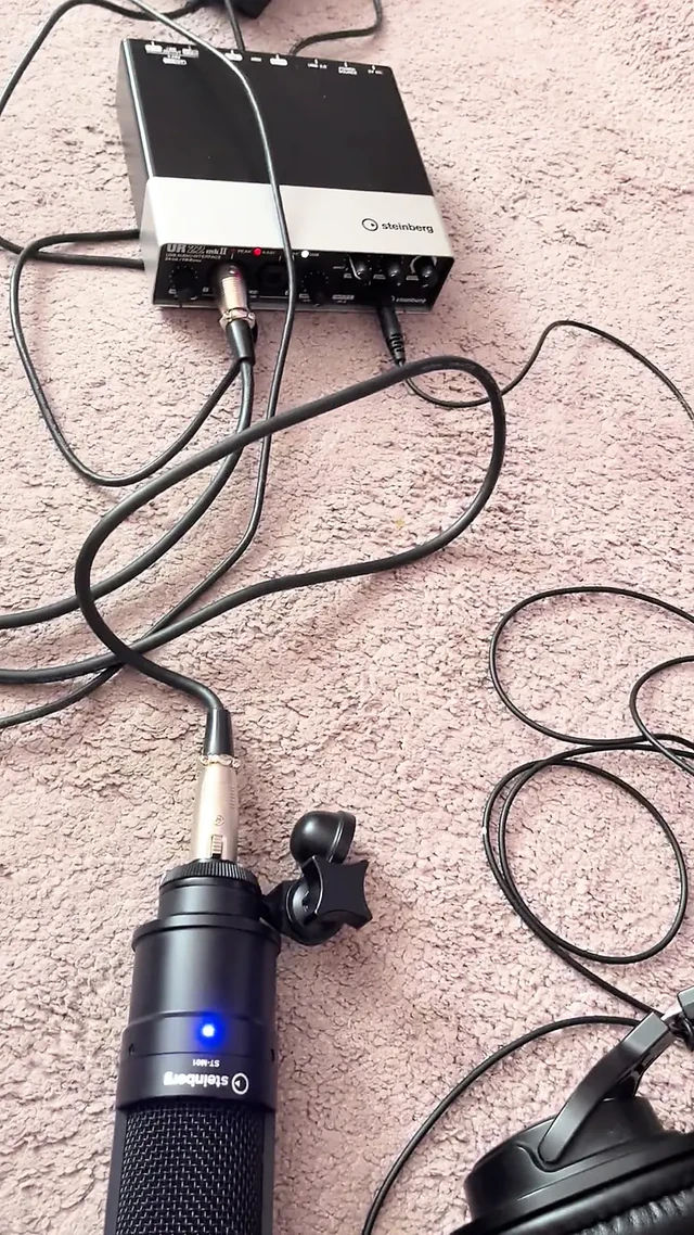 Как подсоединить звуковую карту с микрофоном к телефону?