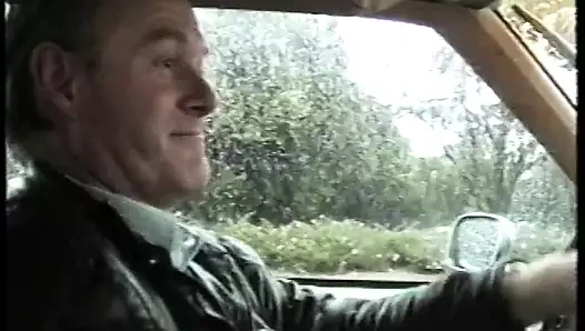 Adam yatakta genç Asyalı sürtük'un amını sikiyor