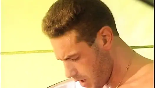 Klasik porno büyük boşalmalarla geliyor