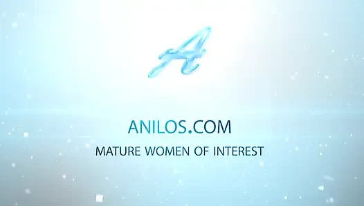 Minyon orta yaşlı seksi kadın