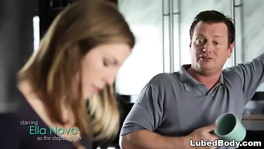 Her zaman ağzımda üvey babamın sikini hayal ediyorum!