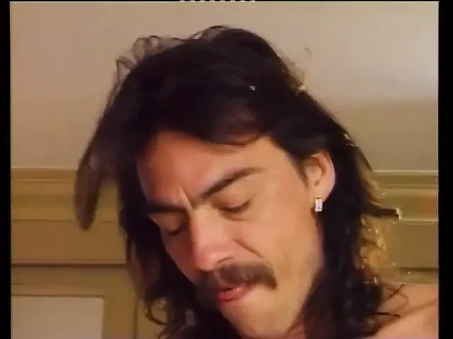 Azgın Taylandlı kızla şehvetli üçlü seks