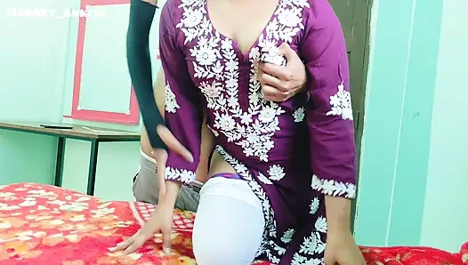 Hintli kız arkadaş oyo mms seks videosunda romantizm, Hintli güzel güzel kız sıkı amcık sikişi Hintçe net ses xxxx