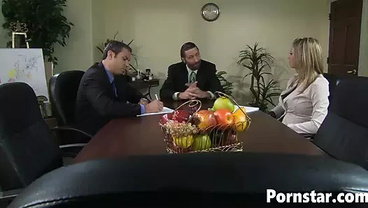 Seksi lezbiyenler Brooke Banner ve Barbara Summer birlikte sikişiyor