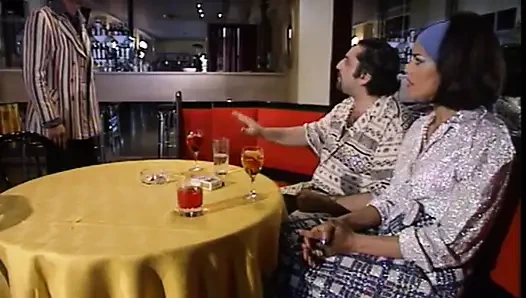Kızıl saçlı kız üçlü grup seks nostaljik yarak emiyor