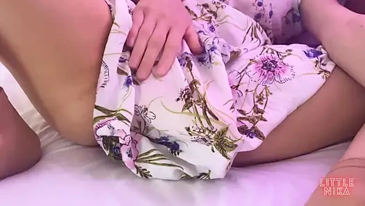 Topları içinde yapay penis. yumruklama