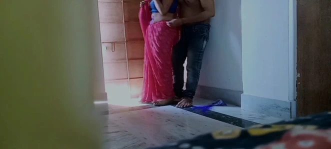 Holi gününde kayınbiraderi de indirimin rengini komşu baldızın rengiyle değiştirdi.