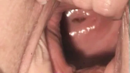 Büyük şişe lanet kedi, uzun anal yapay penis ve dev nesneler