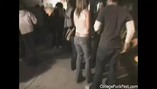 Dik kolej çift kahrolası açık havada