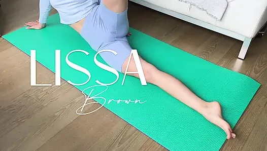 Yoga pantolonuma çaresizce işiyorum