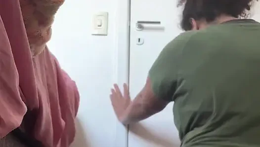 Tombul ıslak üvey anne