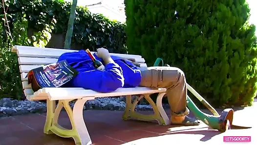 Açık havada sakso / içeride yüz sikişi, amcık sikişi ve ağzına boşalma