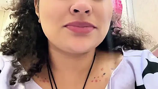 Gazlı süte tahammülsüz kız tuvalette ve osuruyor