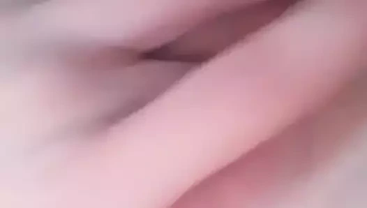 Kırmızı başlı sürtük sıkı kedi ile oynuyor