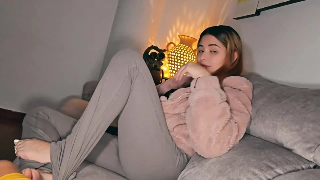 Üvey kız kardeş masajı seksle bitiyor